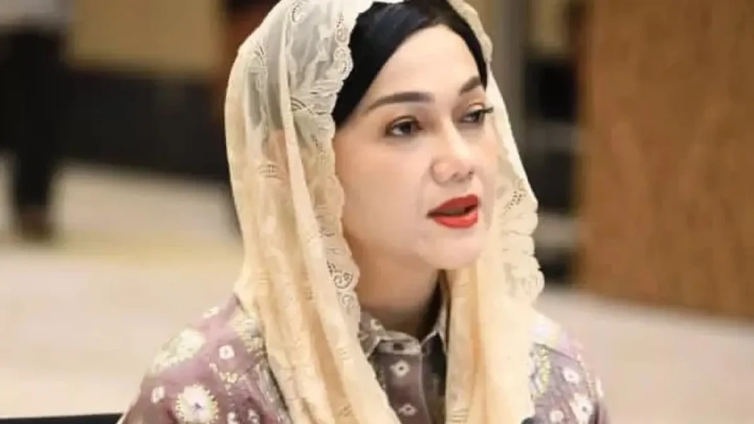 dpr-pilih-pimpinan-baru-ketua-ojk-friderica-widyasari-dewi-instagram-at-fridericawidyasari-5doPZ