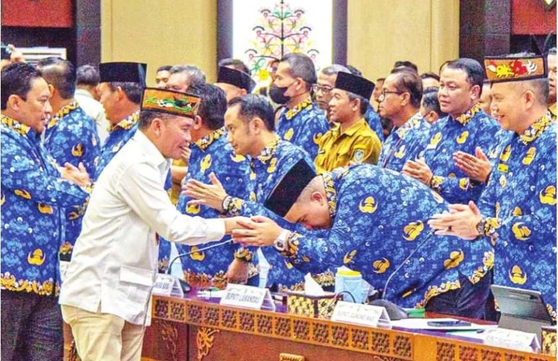 gubernur salam dengan kepala daerah
