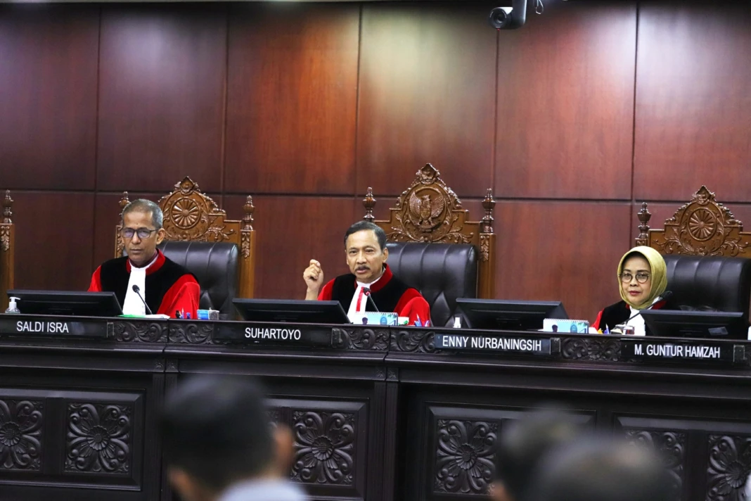 MK-Gelar-Sidang-uji-materi-UU-tentang-Hak-Cipta-Dery-Ridwansah-3JPG-1409047211