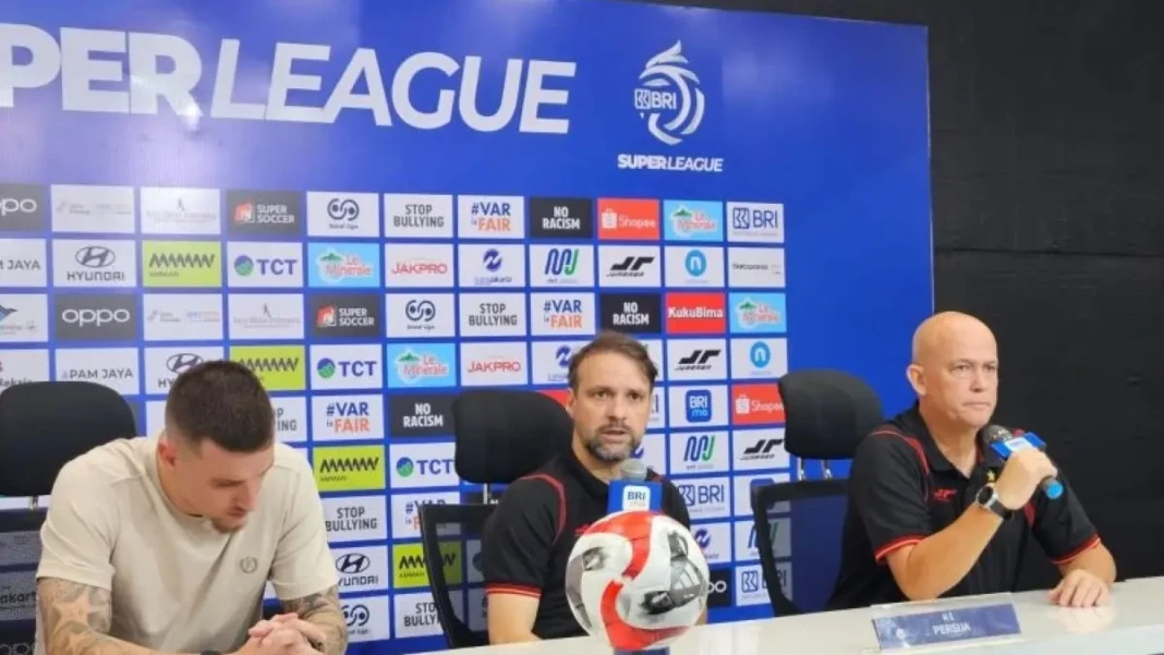 pelatih-persija-jakarta-mauricio-souza-tengah-rauf-adipati-Yamim