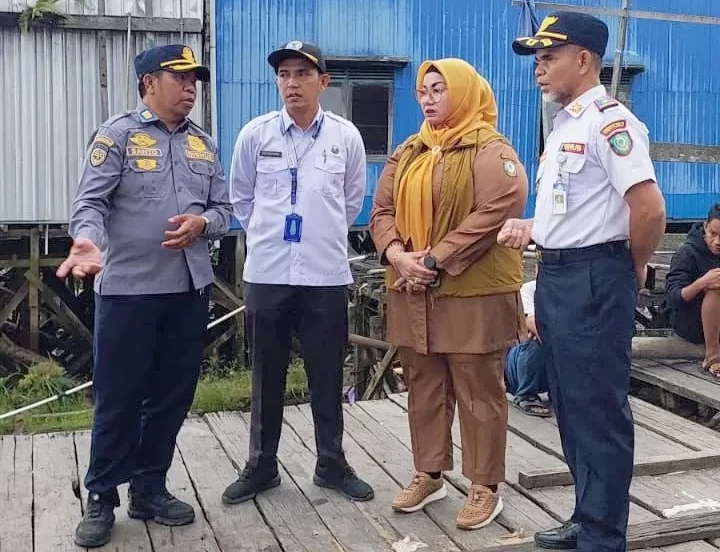 Wabup-kotim-tinjau-taksi-air-777437156