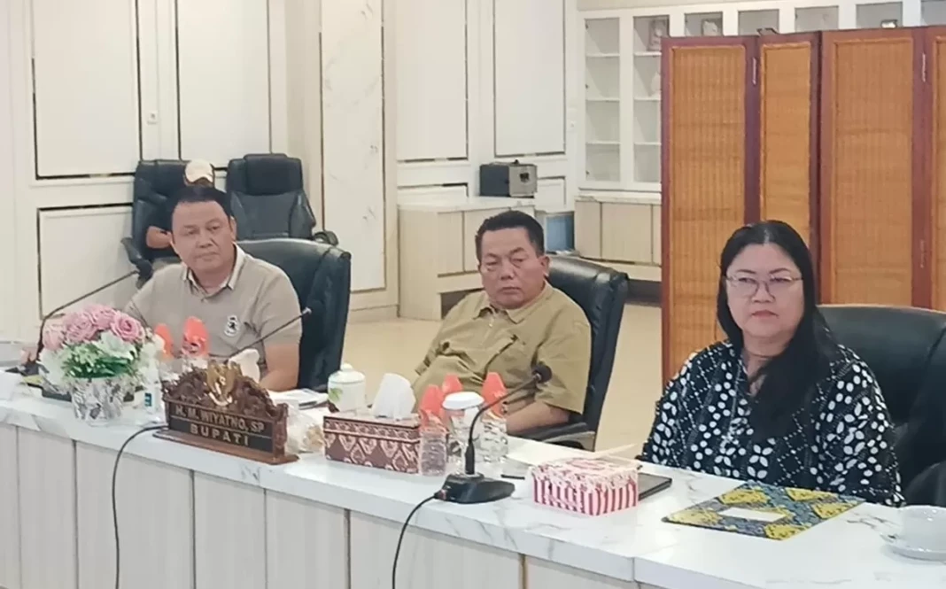 Wiyatno-pimpin-rapat-evaluasi-1832037024