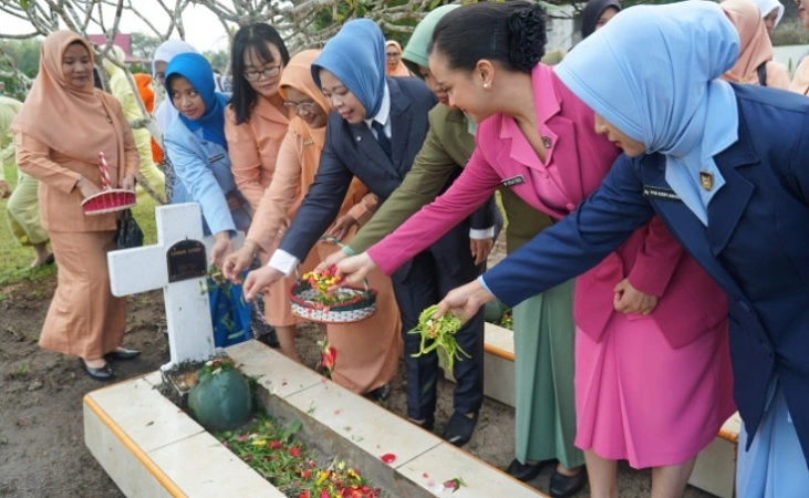 16_Bupati Kobar_Ziarah