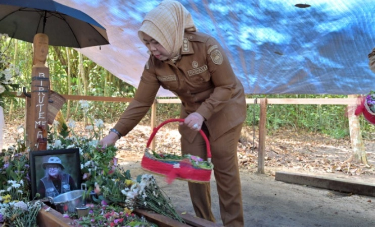 20_Bupati Kobar Hj Nurhidayah