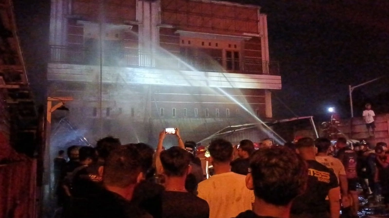 Ruko Dua Pintu di Jalan RTA Milono Terbakar, Diduga Dipicu Percikan Api dari Pompa Elektrik