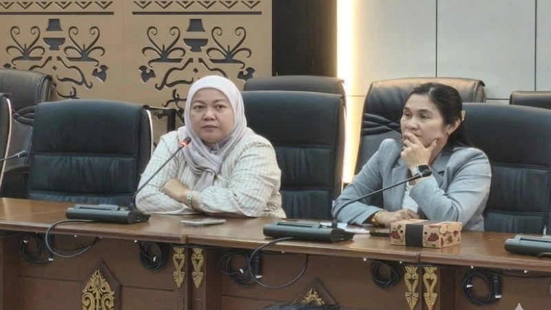 7_DPRD Batara_Hj Henny