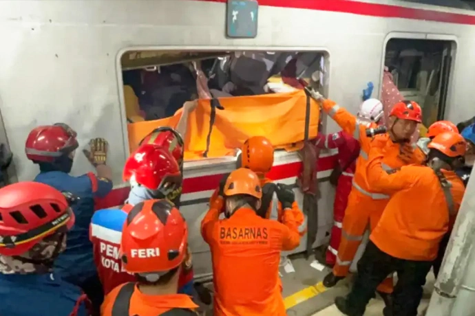 Update Kecelakaan Kereta vs KRL di Bekasi: 14 Korban Tewas, Operasi SAR Dihentikan