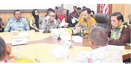 bupati pulpis pimpin rapat