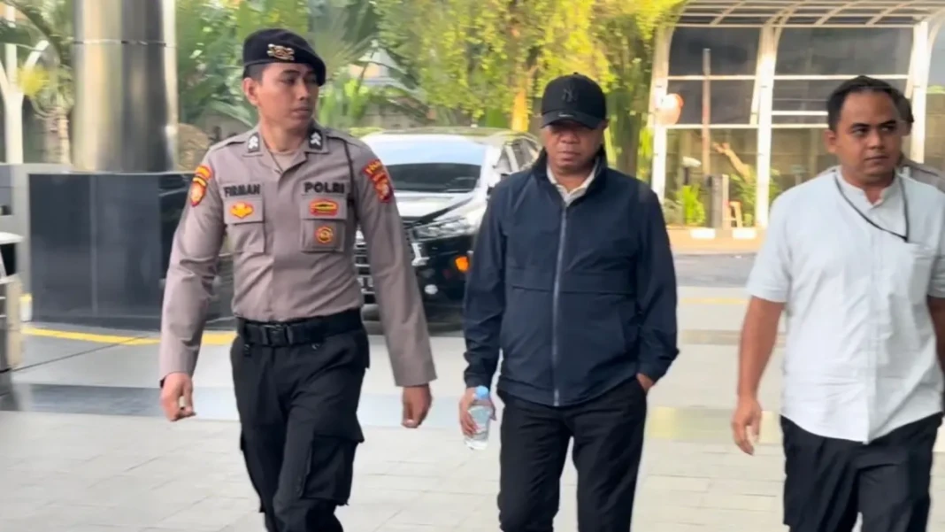 bupati-tulungagung-gatut-sunu-wibowo-tengah-tiba-di-gedung-kpk-sabtu-1142026-istimewa-1AmSc