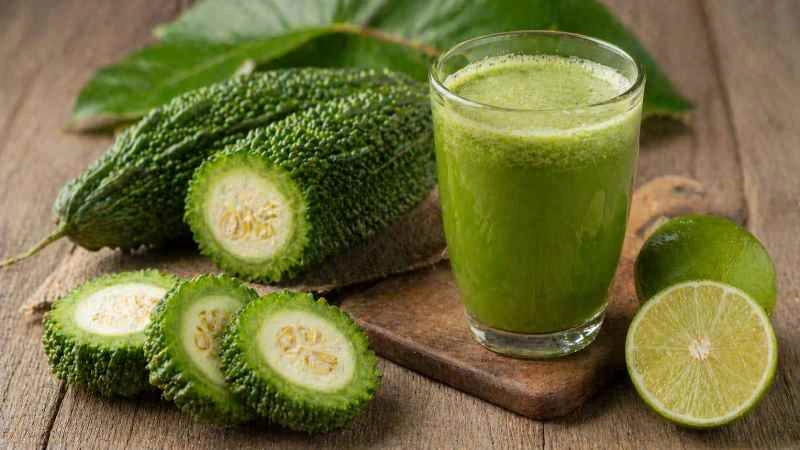 Jus pare dan jeruk nipis dikenal sebagai minuman herbal alami yang kaya antioksidan dan baik untuk membantu menjaga kesehatan tubuh.