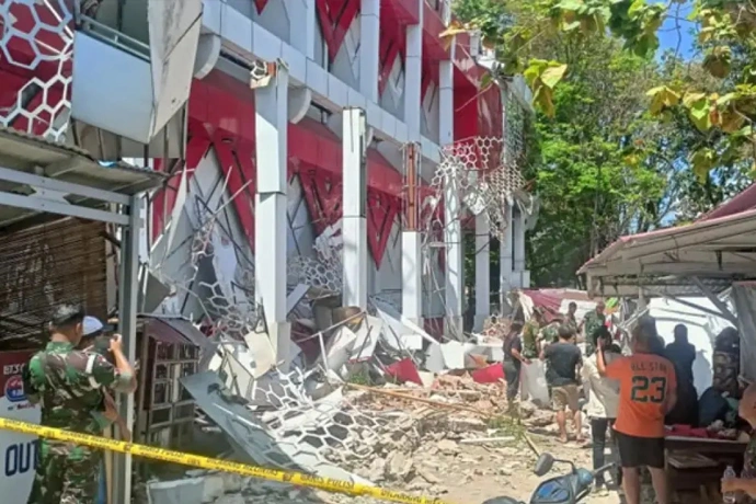 Tertimpa Reruntuhan usai Gempa Dahsyat M7,6 di Manado, Satu Warga Tewas