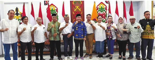 gubernur terima audeinsi alumni smaga
