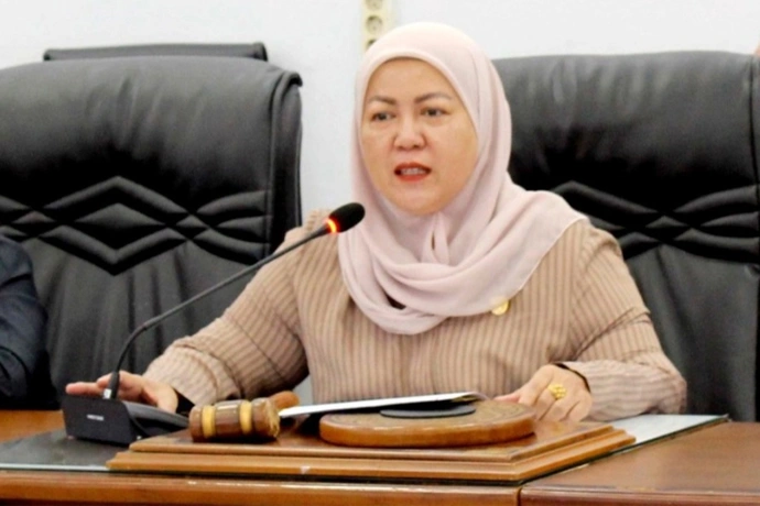 Henny Rosgiaty Rusli