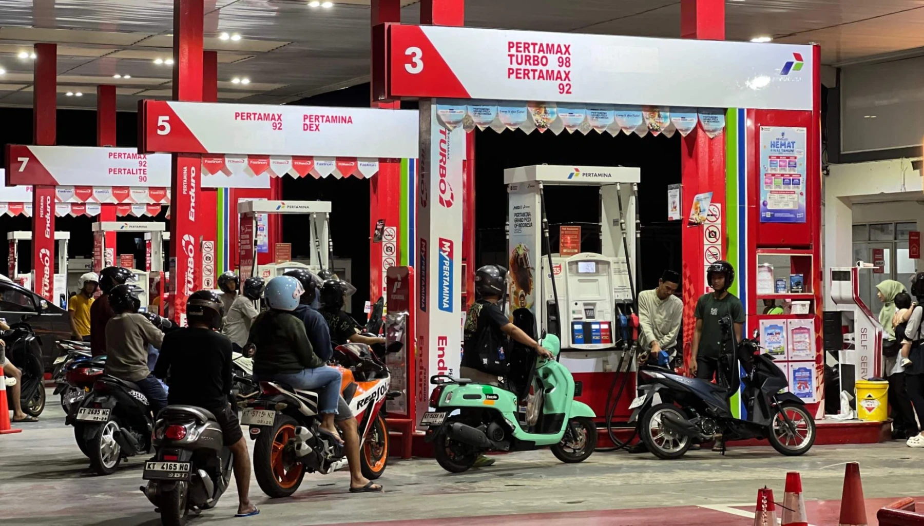 BBM Dipastikan Tak Naik, Pertamina Buka Suara soal Antrean di SPBU