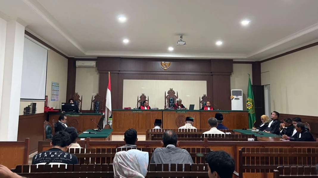 Sidang pembacaan putusan kasus dugaan korupsi pabrik tepung ikan Kobar di Pengadilan Tipikor Palangka Raya. (Foto: Heri/Prokalteng.co)