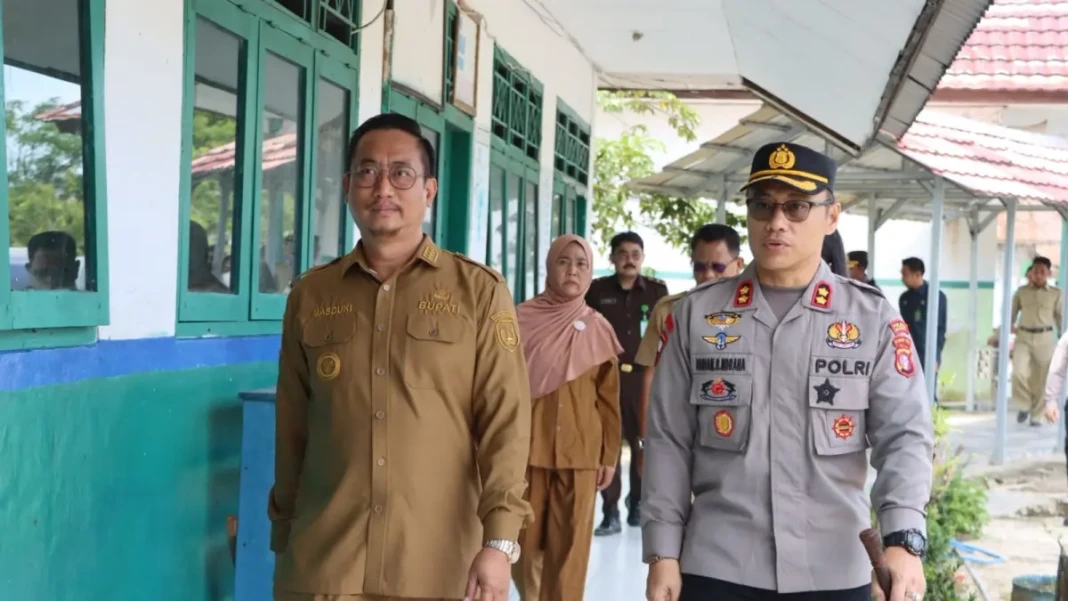 kapolres-sukamara-akbp-abdian-berkat-ndraha-bersama-bupati-sukamara-cek-lokasi-sppg-kemala-presisihumas-9WkgC