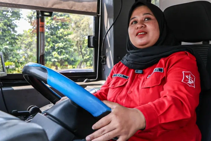 Kisah Inspiratif Eka: Sopir Perempuan Suroboyo Bus yang Tembus Profesi Maskulin