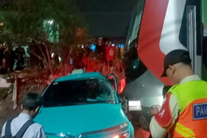 KA Agro Bromo Tabrakan KRL di Bekasi Timur: Berawal dari Taksi Hijau Mogok di Perlintasan