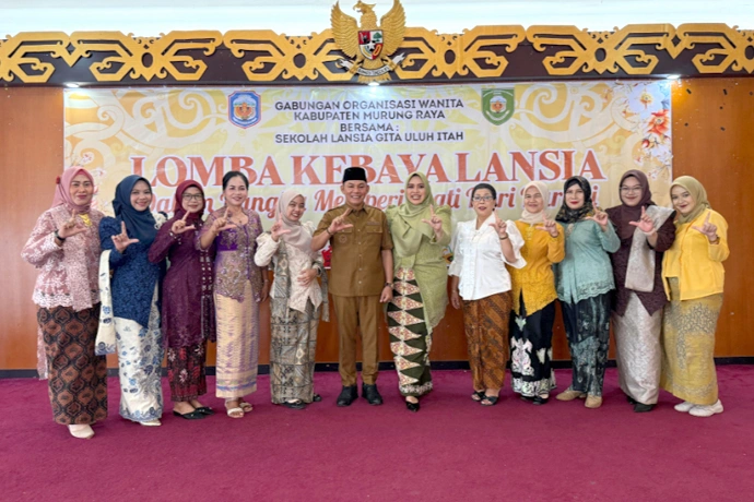 Peringatan Hari Kartini, Rahmanto Muhidin Buka Lomba Kebaya Lansia