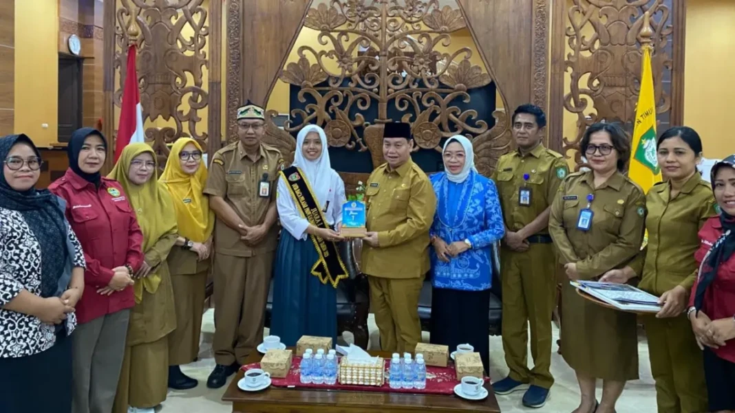 meliana-agustin-siswa-kelas-xii-smk-negeri-1-sampit-juara-1-duta-baca-kaltengmiftahkaltengposjawaposcom-MPqJp