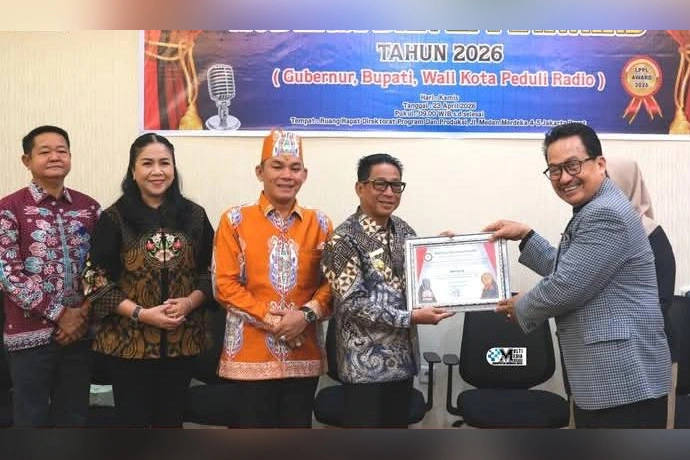 Heriyus Terima Penghargaan Bupati Peduli Radio Tahun 2026