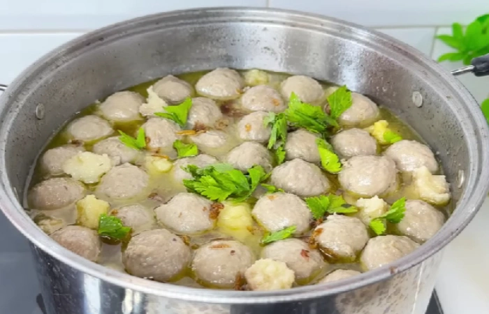 Kuah Bakso Bening yang Rasanya Segar dan Gurih