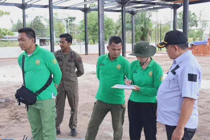 Diduga Tak Kantongi Izin, Bangunan di Jalan Adonis Samad Dihentikan Sementara oleh Satpol PP