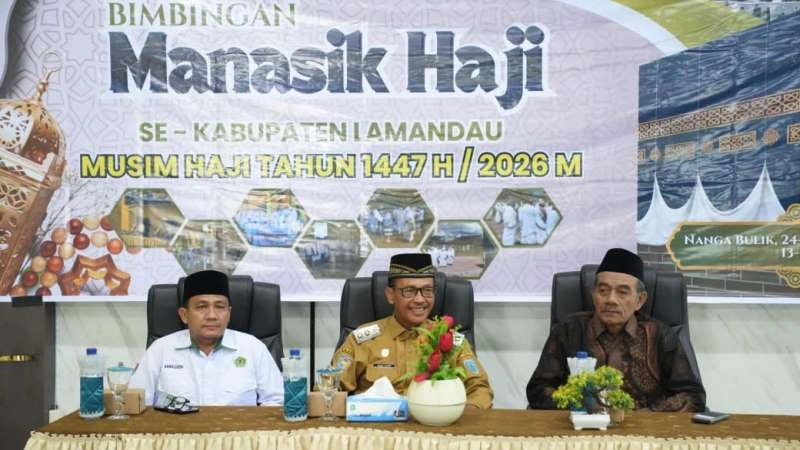 Wakil Bupati Lamandau, Abdul Hamid membuka bimbingan manasik haji bagi para Jamaah Calon Haji (JCH) tahun 2026, dilaksanakan di Gedung LPTQ setempat Senin (14/4/2026). (FOTO: BIB/PROKALTENG.CO)