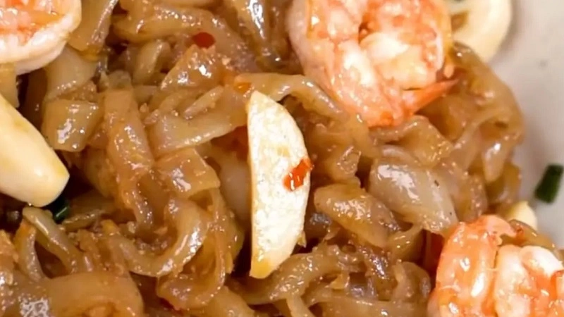 Kwetiau Goreng Belacan: Gurih, Wangi dan Kaya Rasa Seafood