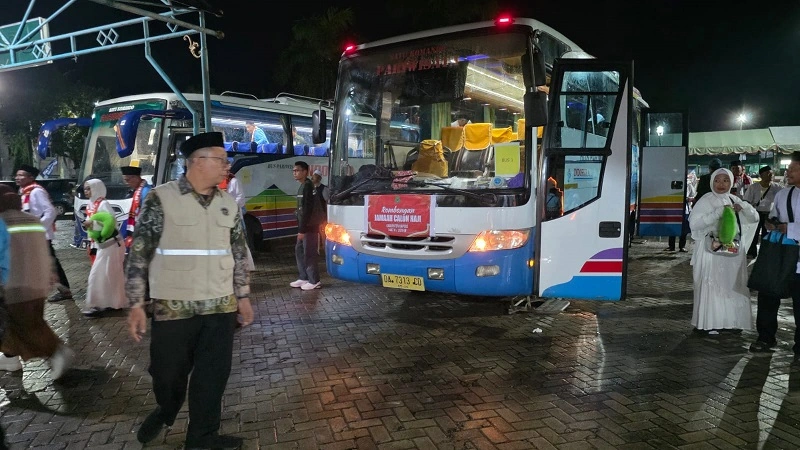 Tergabung Dalam Kloter 8, Sebanyak 35 CJH Asal Kapuas Diberangkat ke Embarkasi Haji Banjarmasin