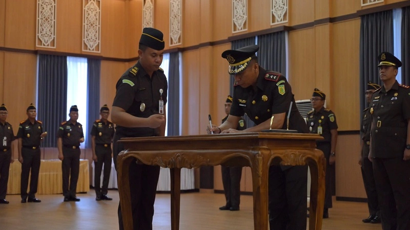 Kajari Barito Utara dan Murung Raya Dilantik, Kajati : Jaga Marwah Institusi Kejaksaan