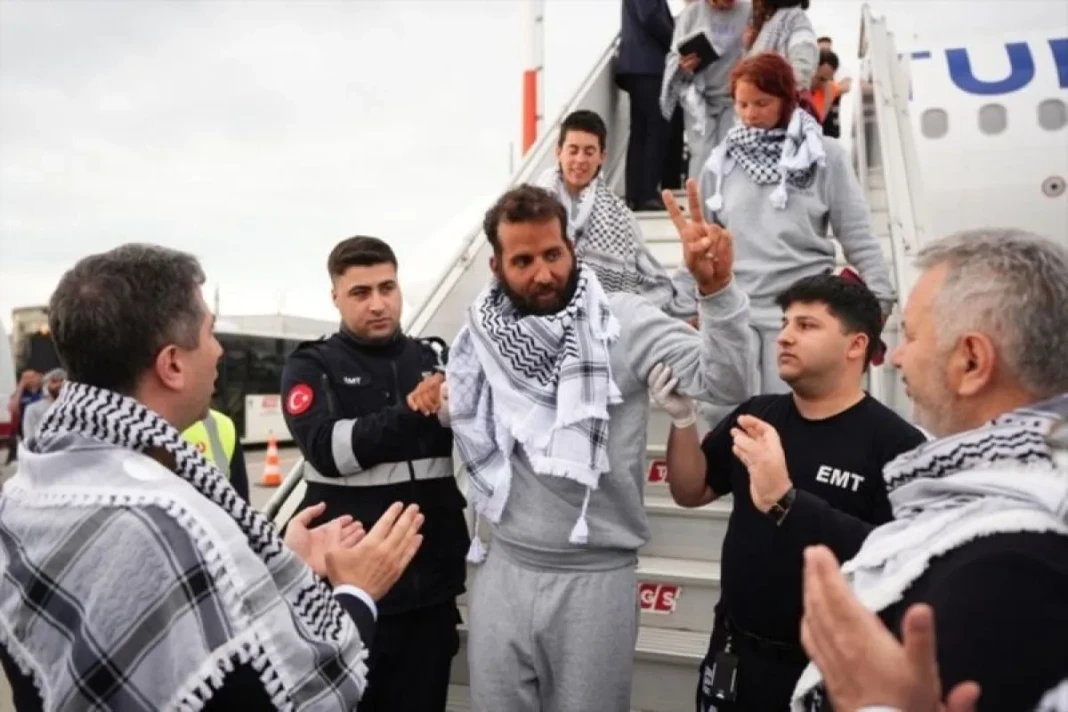 aktivis-Global-Sumud-Flotilla-tiba-di-Istanbul.jpg