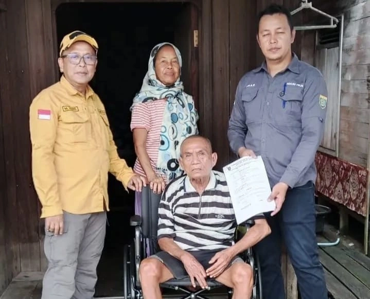 Pemkab Barsel Perkuat Perlindungan Sosial  Lewat Penyaluran Alat Bantu
