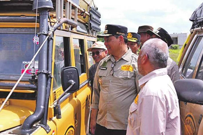 Bupati Batara Lepas Keberangkatan Tim Ekspedisi Kalimantan Tribute 2026