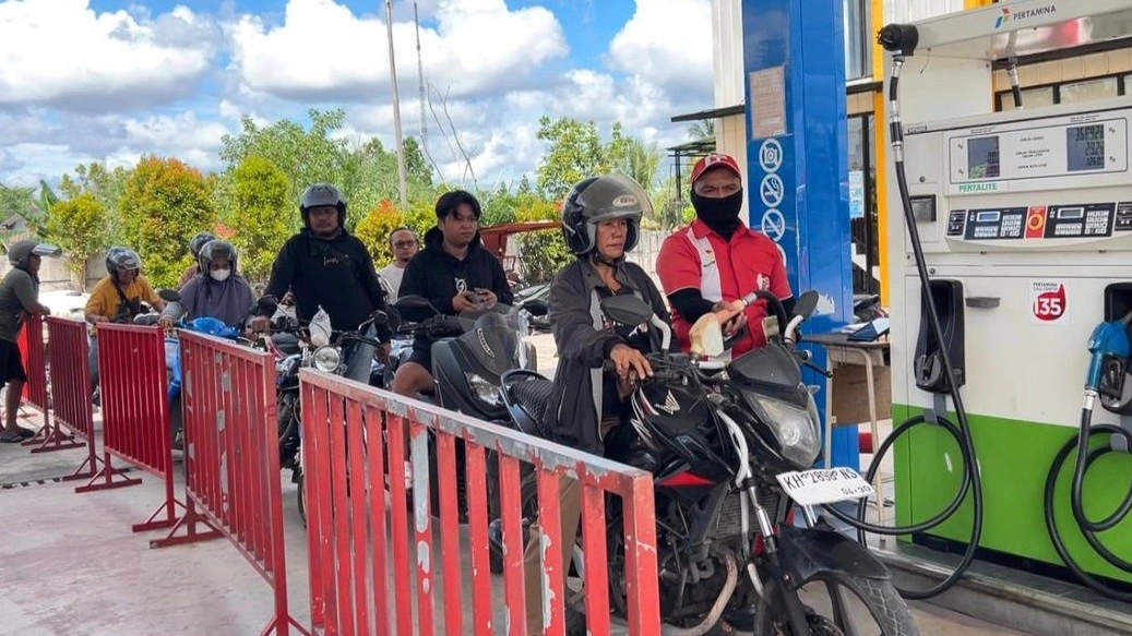 Motor Mengular Hingga Dekat Bundaran Burung, Warga Keluhkan Antrean Pertalite