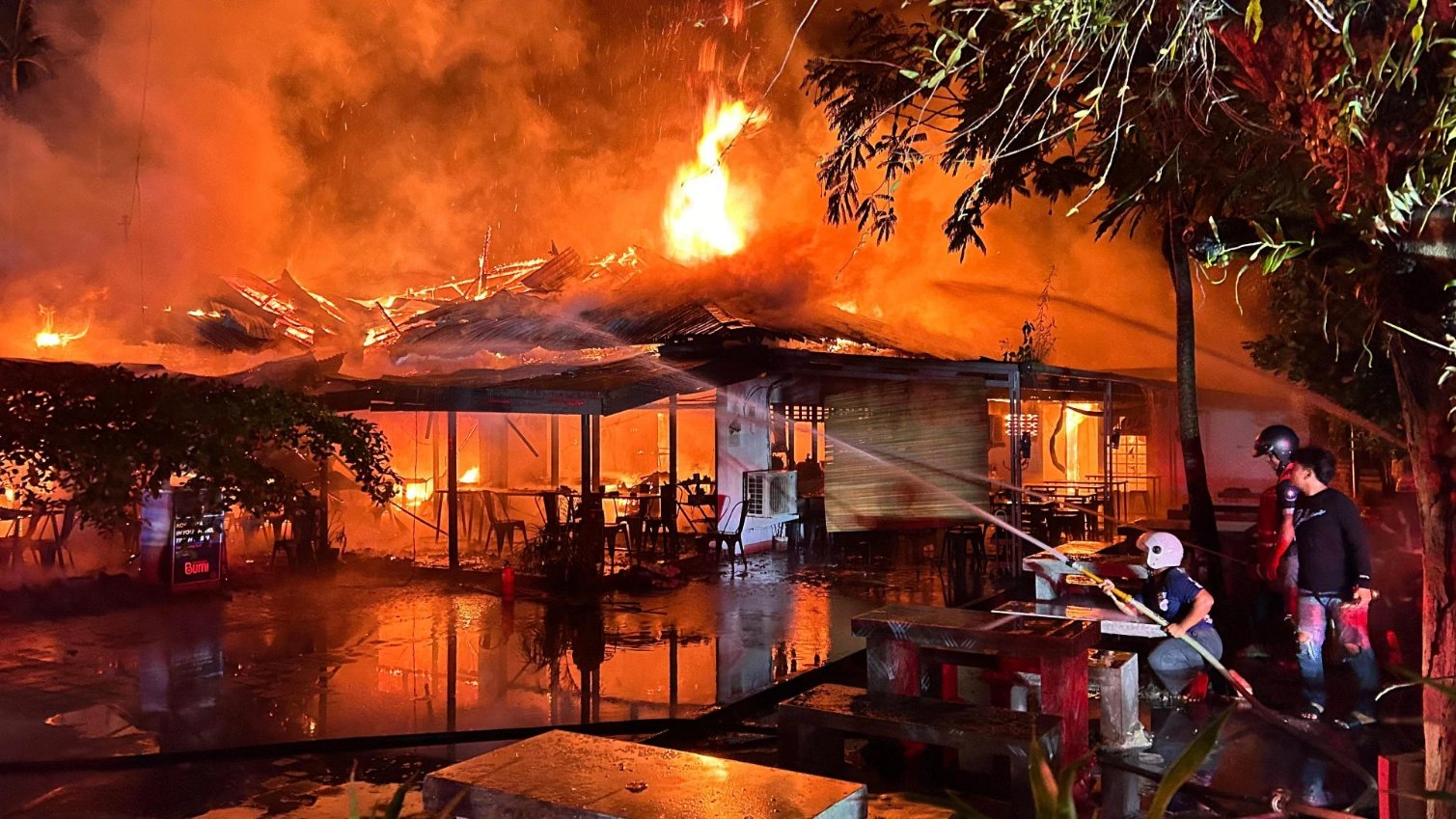 Kafe Toko Kopi Bumi Hangus Terbakar, Warga Panik Dengar Ledakan dan Bau Gas