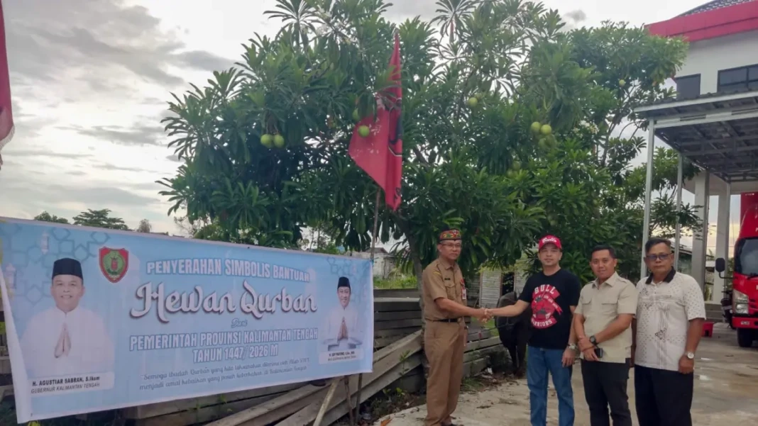 penyerahan-hewan-kurban-dari-pemprov-kaltengnoviakalteng-pos-phXbV