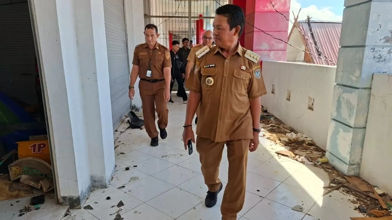 Sidak Pasar Saik, Bupati Seruyan Murka Lihat Dermaga Rusak dan Kios Banyak Kosong