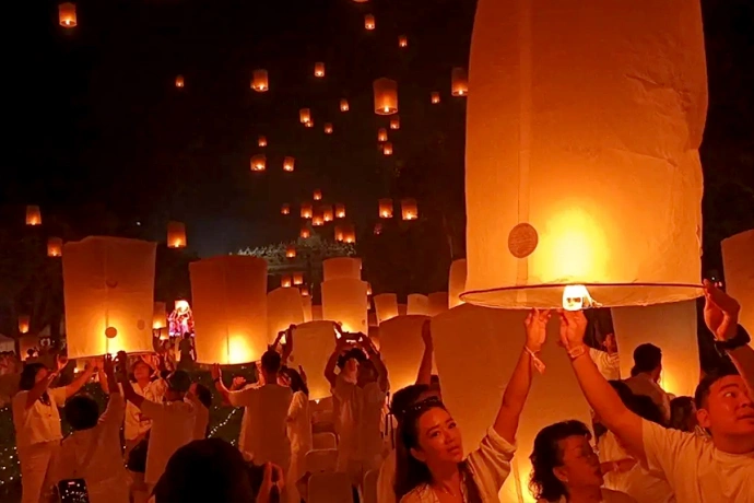 Puncak Perayaan Waisak, 2.570 Lampion Terangi Langit Candi Borobudur