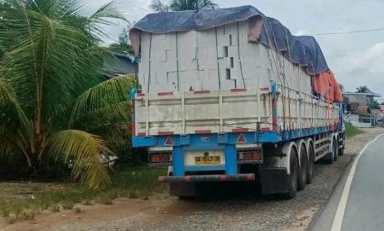 Dishub Lamandau Tegur Toko Bangunan, Truk Overload Dinilai Rusak Jalan dan Bahayakan Pengendara