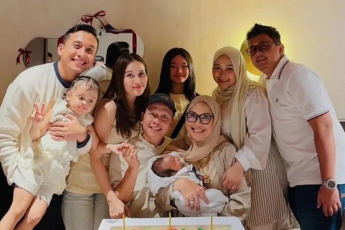 Di Ultah Ayah Rozak, Kevin Gusnadi Buktikan Hubungannya Dengan Ayu Ting Ting Serius