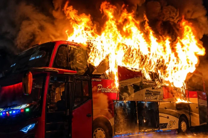 Bus Terbakar