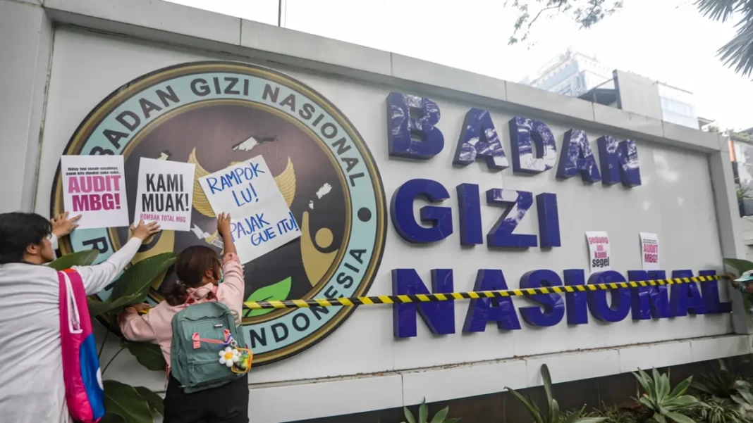 massa-yang-tergabung-dalam-aliansi-mbg-watch-menggelar-aksi-unjuk-rasa-di-depan-kantor-badan-gizi-nasional-jalan-kebon-sirih-jakarta-pusat-rabu-1062026-salman-toyibijawa-pos-vpcWJ