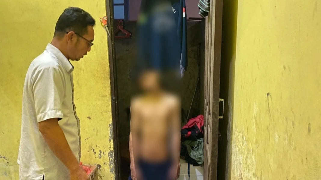 Penemuan jenazah mahasiswa tergantung di kamar kos Jalan G. Obos 8, Kota Palangka Raya, Kalimantan Tengah pada Rabu (24/6). (Foto ERP untuk Prokalteng.co)