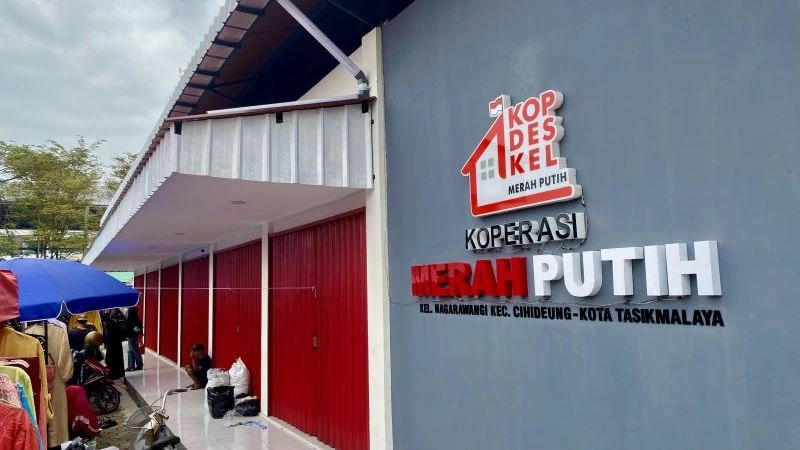 Gedung Koperasi Merah Putih berdiri di Kelurahan Nagarawangi, Kecamatan Cihideung, Kota Tasikmalaya, Jawa Barat, Minggu (31/5/2026). (ANTARA/Shofi Ayudiana)