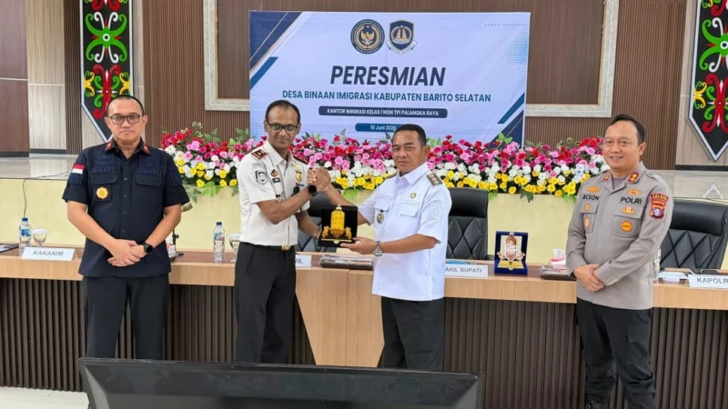 Wabup Barsel Resmikan Desa Binaan Imigrasi Dan Dukung Penguatan Pengawasan Keimigrasian.