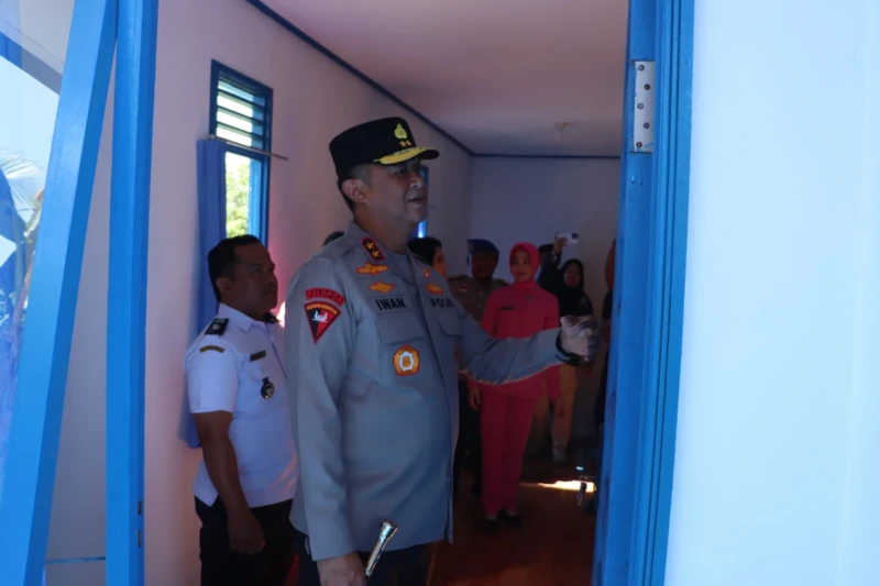 Wujud Kepedulian Polri, Rumah Warga Kurang Mampu Di Kapuas Dibedah