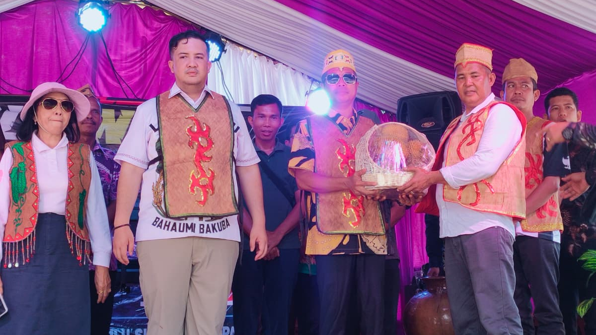 Ketua DPRD Lamandau Apresiasi Gelaran Adat “Maonjuan Sorah” di Riam Panahan