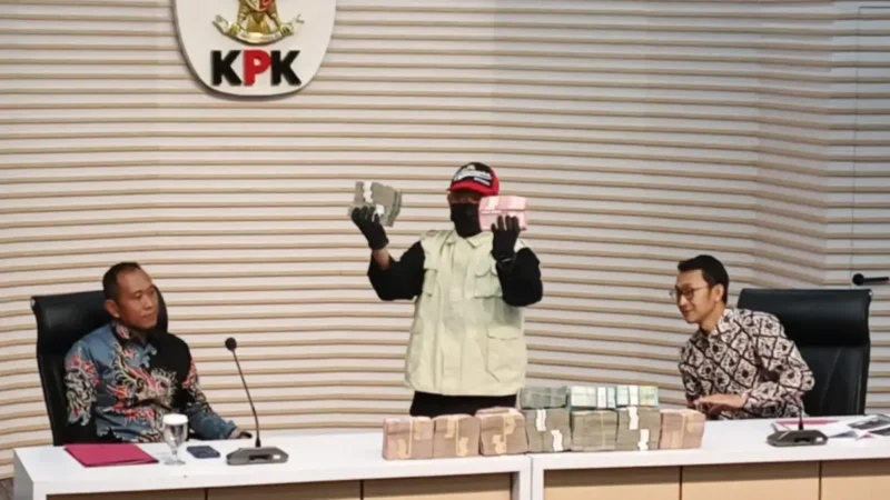 KPK: Bupati Lombok Barat Diduga Terima Suap Rp1,6 Miliar berupa Uang, Alphard hingga iPhone