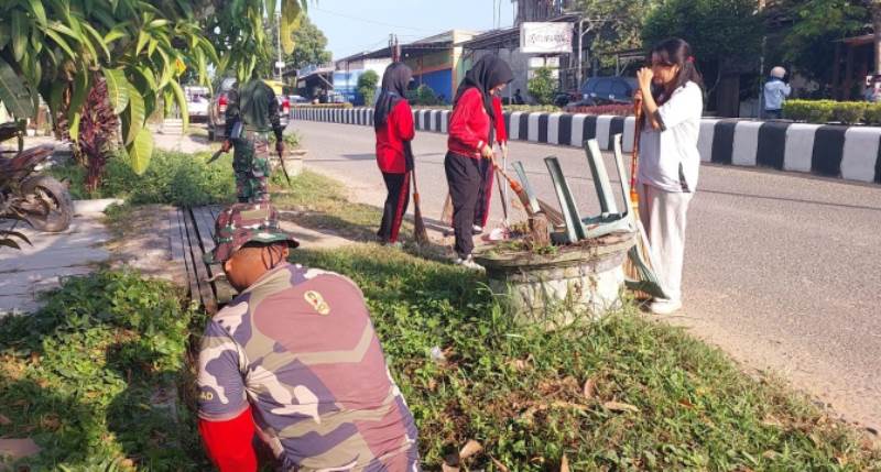 DPMPTSP Lamandau Gelar Jumat Barosih, Ajak Warga Peduli Kebersihan Lingkungan